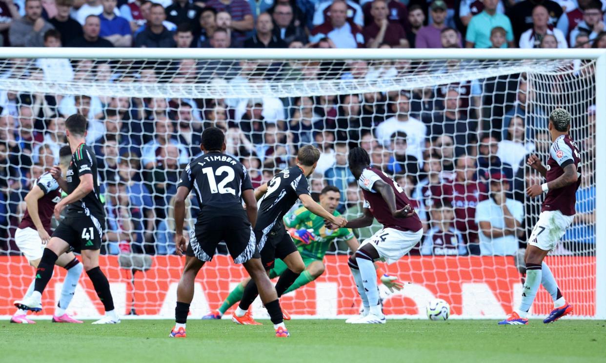 <span>Leandro Trossard scores Arsenal’s first goal, with his first touch, two minutes after coming on in the second half.</span><span>Photograph: Ed Sykes/Action Images/Reuters</span>