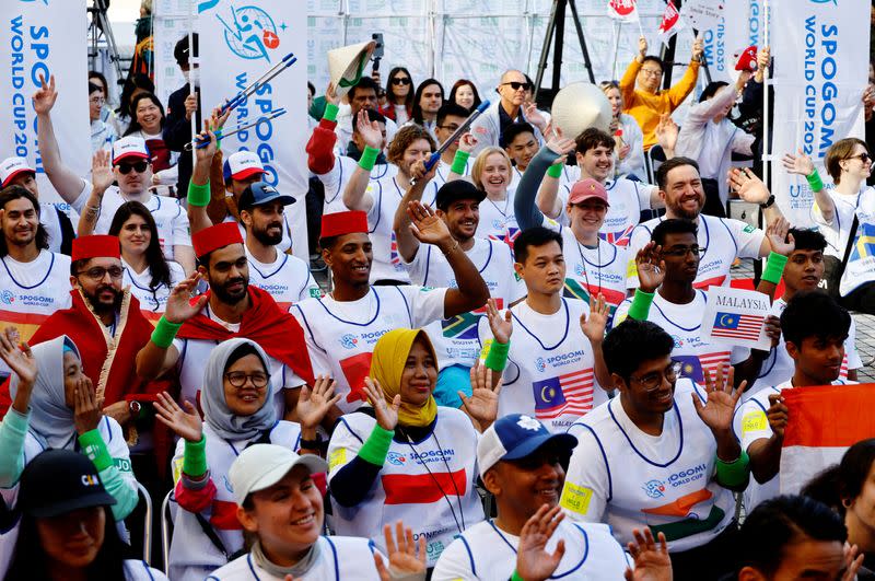 Trash picking competition known as "Spogomi World Cup" in Tokyo