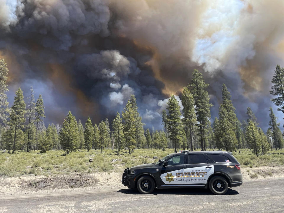 Incendio forestal cerca de La Pine, Oregón (Kyle Kalambach / Oficina del Sheriff del Condado de Deschutes vía archivo AP)