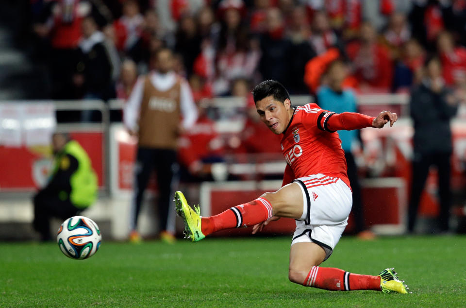 Benfica's Enzo Perez shoots to score their third goal during their Portuguese league soccer match with Academica Sunday, March 23 2014, at Benfica's Luz stadium in Lisbon. (AP Photo/Armando Franca)