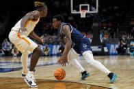 Saint Peter's guard Roy Clarke (4) moves againmst Tennessee guard Jahmai Mashack (15) during the first half of a first-round college basketball game in the NCAA Tournament, Thursday, March 21, 2024, in Charlotte, N.C. (AP Photo/Mike Stewart)