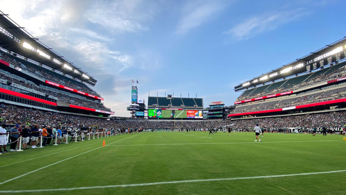 Eagles add veteran linebackers Zach Cunningham, Myles Jack; Josh Sills  returns to practice