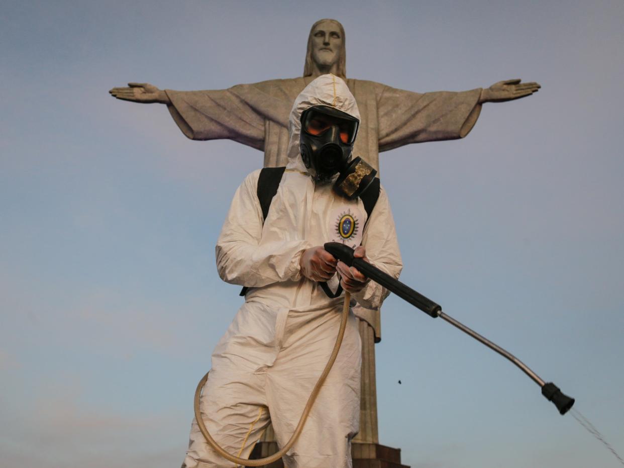 Brazilian workers disinfect sanctuary of Christ the Redeemer (Getty Images)