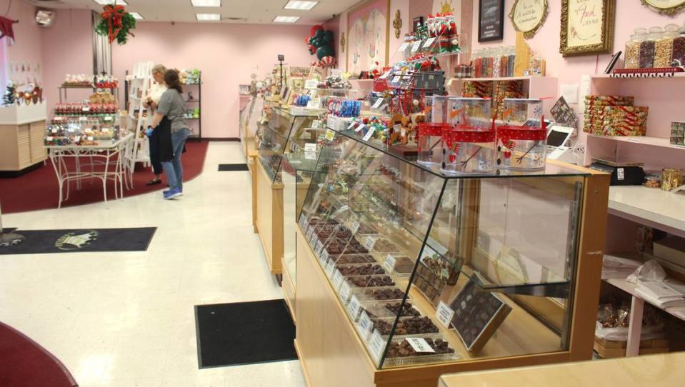 Lee’s Candies moved to the Vista Village Shopping Center in 1972 from its previous location on Jefferson Street.