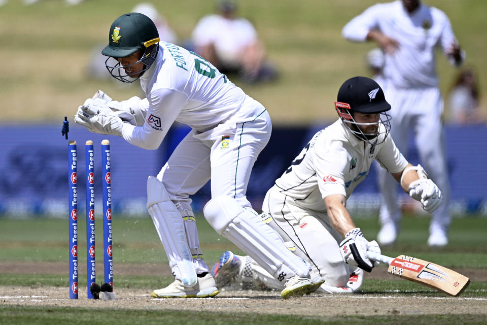 South Africa wicketkeeper Clyde Fortuin, left, attempts to run out New Zealand's Kane Williamson on the fourth day of their cricket test in Hamilton, New Zealand. Friday, Feb. 16, 2024. (Andrew Cornaga/Photosport via AP)