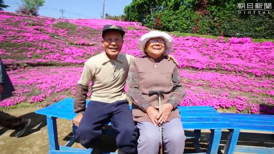 Mr and Mrs Kuroki in their flower garden. Photo: Asahi Shimbun/YouTube