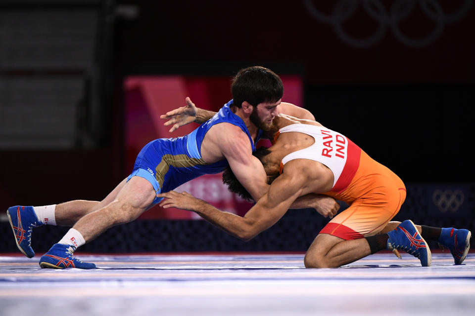 Tokyo 2020 Olympics - Wrestling - Freestyle - Men's 57kg - Gold medal match - Makuhari Messe Hall A, Chiba, Japan - August 5, 2021. Ravi Kumar of India in action against Zavur Uguev of the Russian Olympic Committee. REUTERS/Piroschka Van De Wouw