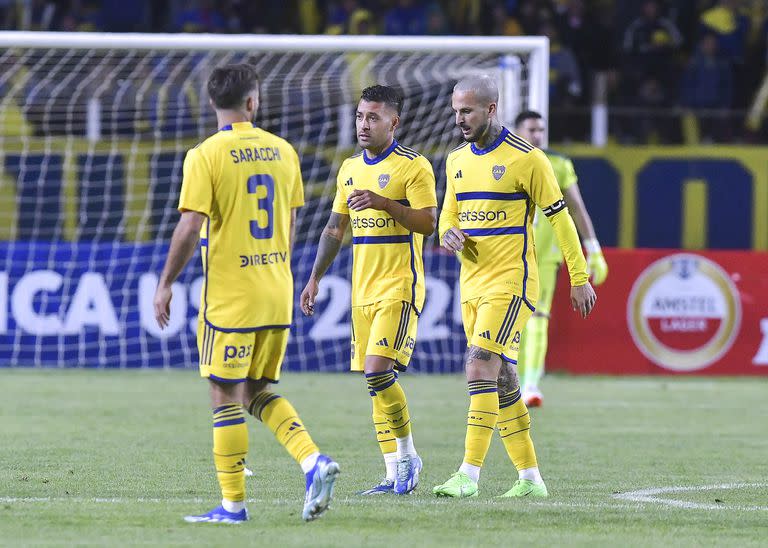 Boca hizo mucho para ganarlo, pero se quedó en el final y casi lo pierde ante Nacional Potosí, en el debut por la Copa Sudamericana; Saracchi, Janson y Benedetto se lamentan