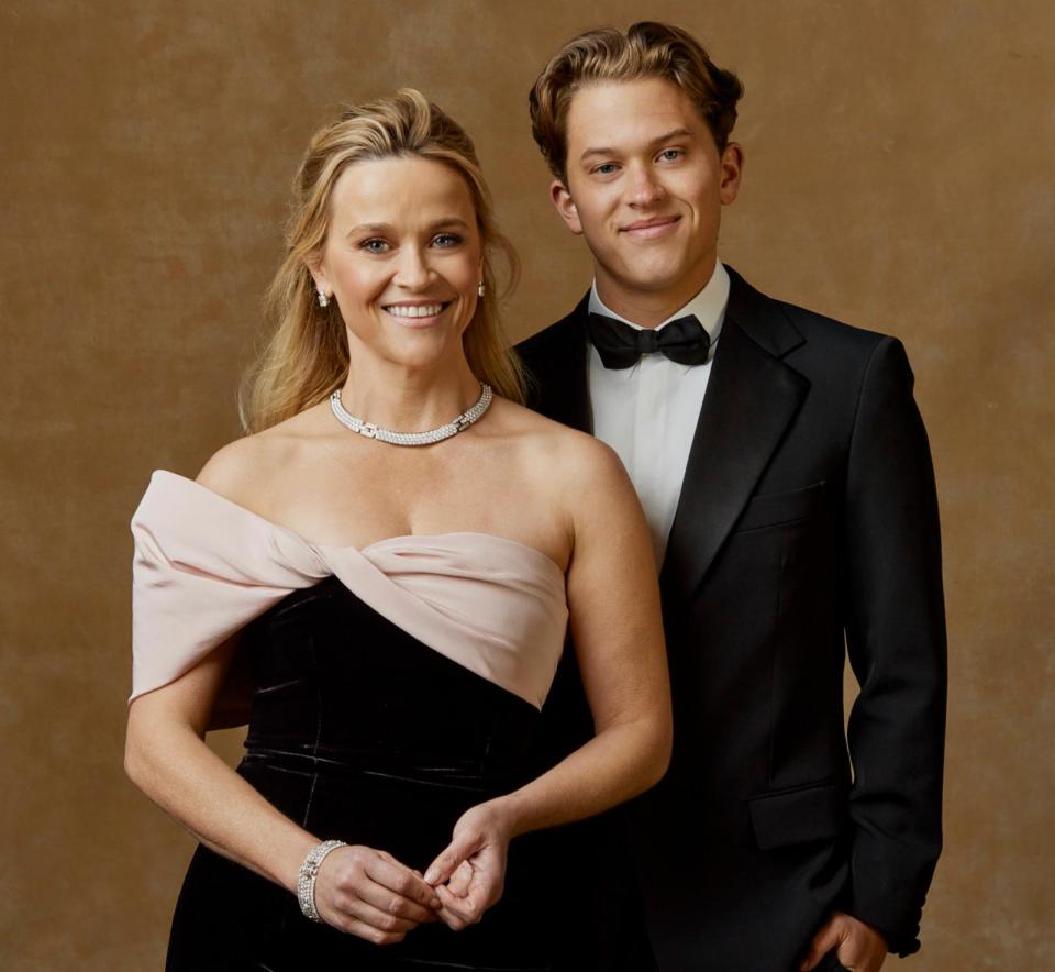 PHOTO: Reese Witherspoon and Deacon Phillippe at the portrait booth at the 81st Golden Globe Awards held at the Beverly Hilton Hotel, Jan. 7, 2024, in Beverly Hills, Calif. (Dan Doperalski/Golden Globes 2024 via Getty Images)