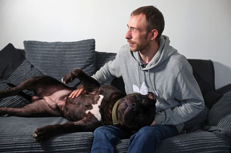 Terry Wigzell, dueño del perro american bully XL "Duke", en Londres