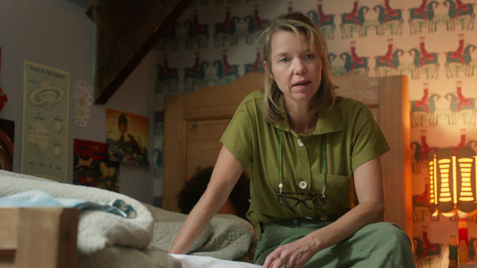 Anna Maxwell Martin as Leanne Fitz-Amobi