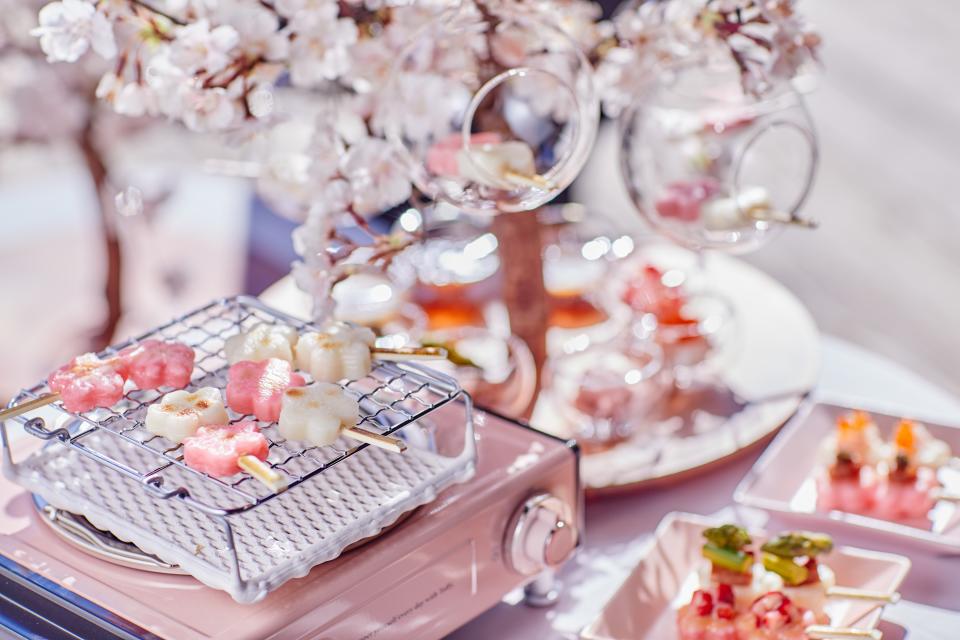 Hokkaido Tourism ｜ Hoshino TOMAMU will be changing into spring clothes on April 26th and will have a limited edition cherry blossom afternoon tea.