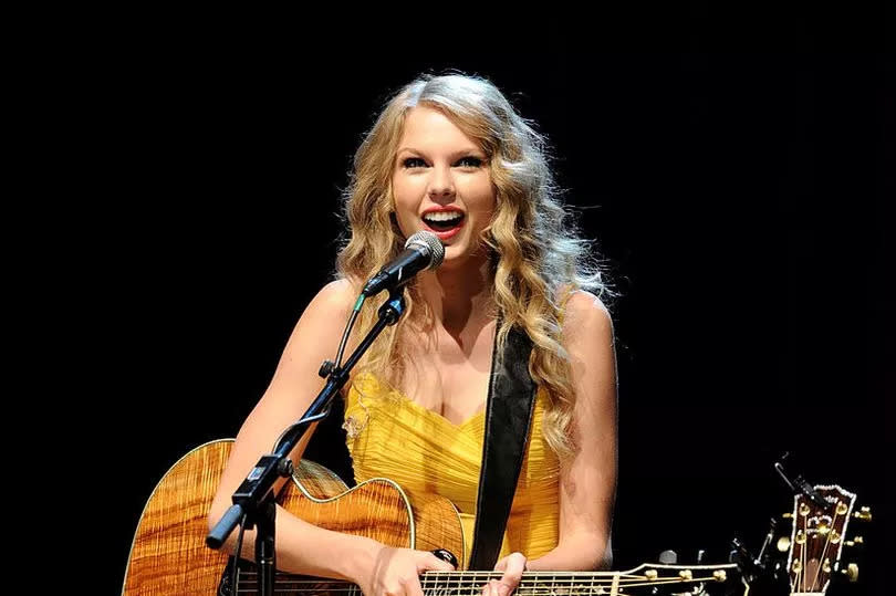 Swift performs at Country Music Hall in Los Angeles, 2010