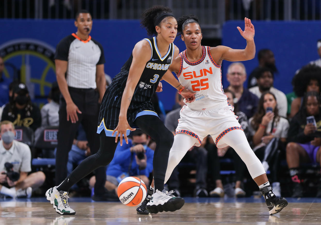 Connecticut Sun forward Alyssa Thomas (25) guards Chicago Sky forward Candace Parker (3) during a WNBA game between the Connecticut Sun and the Chicago Sky on August 7, 2022, at Wintrust Arena in Chicago, IL. (Photo by Melissa Tamez/Icon Sportswire via Getty Images)