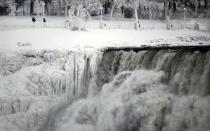 The U.S. side of the Niagara Falls is pictured in Ontario, January 8, 2014. The frigid air and "polar vortex" that affected about 240 million people in the United States and southern Canada will depart during the second half of this week, and a far-reaching January thaw will begin, according to AccuWeather.com. REUTERS/Aaron Harris (CANADA - Tags: ENVIRONMENT TRAVEL)