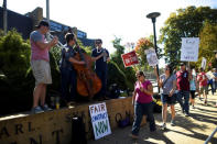 West Chester University students demonstrate with university employees from the union representing 5,500 Pennsylvania university and college employees after failing to reach a contract deal with the state education system in West Chester, Pennsylvania, U.S., October 19, 2016. REUTERS/Mark Makela