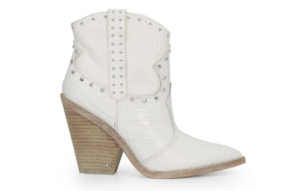 Gwen Stefani Gives Western Boots a Rock ‘n’ Roll Twist With Fishnet ...