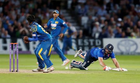 Britain Cricket - England v Sri Lanka - First One Day International - Trent Bridge - 21/6/16 England's Liam Plunkett (R) in action Action Images via Reuters / Ed Sykes Livepic