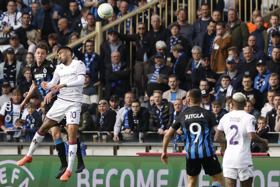 Brugge's Maxim De Cuyper, left, heads the ball as Fiorentina's Nicolas Gonzalez, second left, defends during the Europa Conference League semi-final second leg soccer match between Club Brugge and Fiorentina at the Jan Breydel Stadium in Bruges, Belgium, Wednesday, May 8, 2024. (AP Photo/Omar Havana)