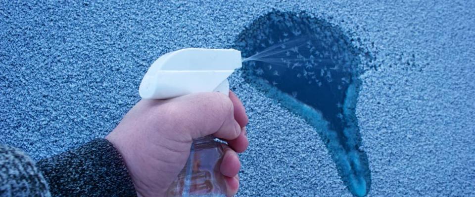 Defrosting your windshield with water