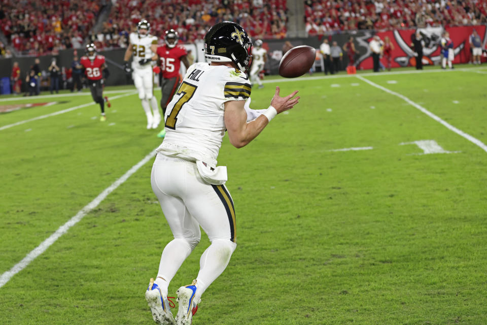 New Orleans Saints Taysom Hill (7) pulls in a touchdown pass in the first half of an NFL football game against the Tampa Bay Buccaneers in Tampa, Fla., Monday, Dec. 5, 2022. (AP Photo/Mark LoMoglio)