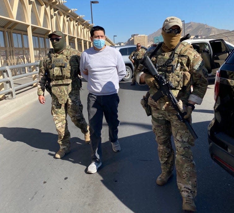 U.S. Immigration and Customs Enforcement officers in El Paso turn over Noe Rosas Soto, 33, to Mexican authorities on Wednesday at the Stanton Street Bridge.