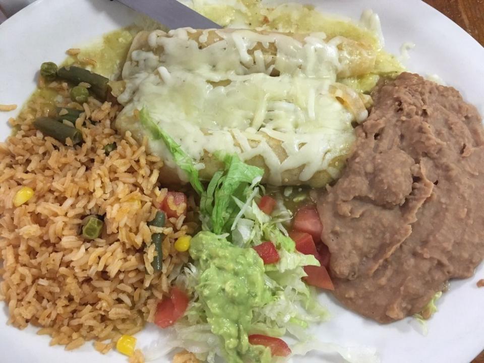 <b>Photo: dianely l./<a href="https://www.yelp.com/biz_photos/los-cocos-fruteria-y-taqueria-san-antonio?utm_campaign=9d571b4b-9c5b-40b9-8788-f13c96078493%2C93c93f65-7a53-49de-9575-1e1809871047&utm_medium=81024472-a80c-4266-a0e5-a3bf8775daa7" rel="nofollow noopener" target="_blank" data-ylk="slk:Yelp;elm:context_link;itc:0;sec:content-canvas" class="link ">Yelp</a></b>