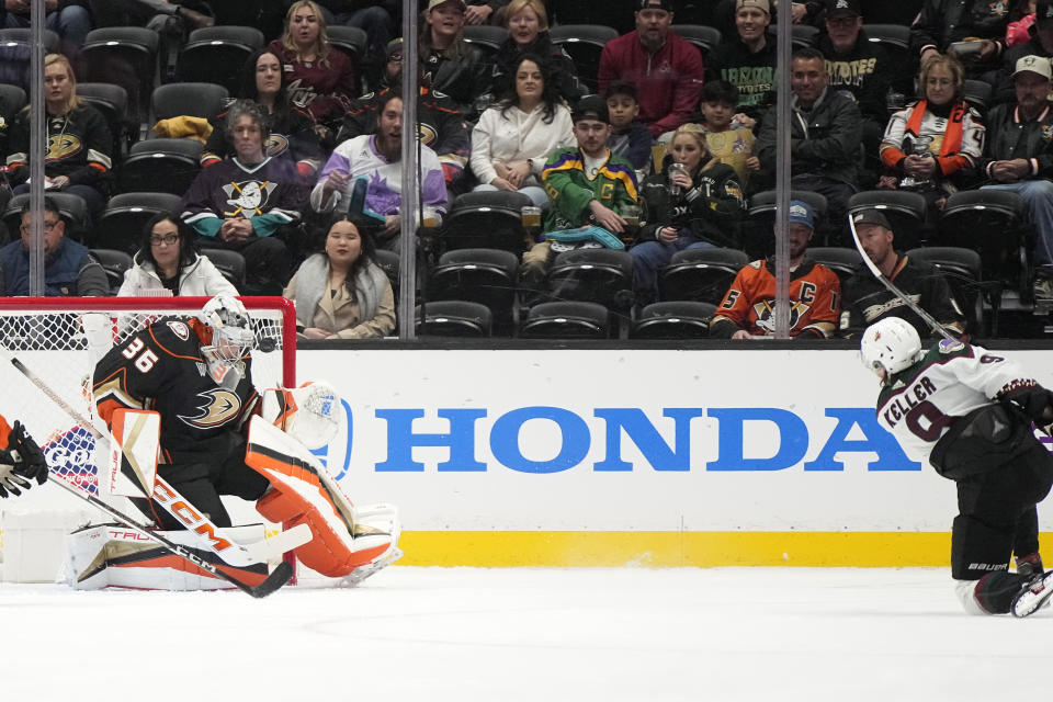 Arizona Coyotes right wing Clayton Keller, right, scores on Anaheim Ducks goaltender John Gibson during the first period of an NHL hockey game Friday, Dec. 29, 2023, in Anaheim, Calif. (AP Photo/Mark J. Terrill)