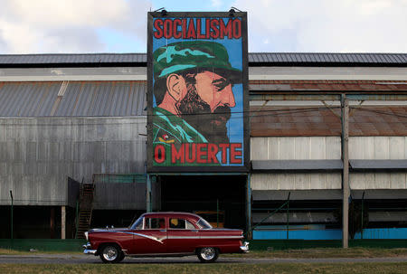 A painting of Cuba's former president Fidel Castro is seen at a factory in Havana, Cuba November 26, 2016. REUTERS/Enrique De La Osa