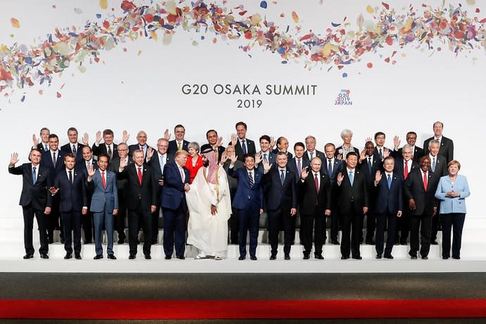 今年的G20目標明確擺在抗疫與恢復經濟。圖為去年各國領導人合照，但因今年因為疫情也無法看到此場景。（Photo by Alan Santos PR on Wikimedia under C.C 2.0）