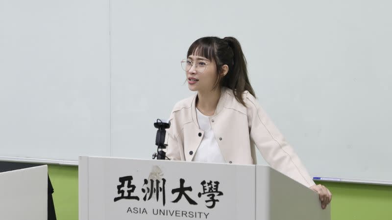 ▲黃云歆去年3月受邀到亞洲大學演講。（圖／翻攝自黃云歆臉書）