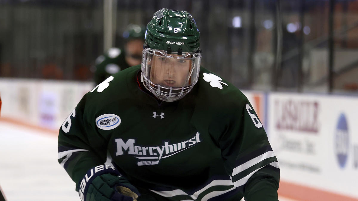 Mercyhurst coupe Carson Brier après un accident de fauteuil roulant