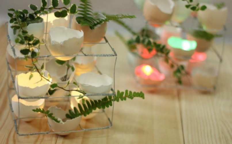 Pero las cáscaras de huevo no solo tienen usos sorprendentes para nuestra salud, sino que también las podemos reutilizar como elemento de decoración. ¿Qué te parecen estos adornos navideños? (Foto de Instagram/@makeeverydayaninspiration).
