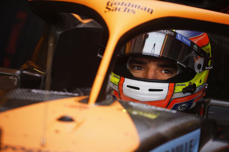 En el circuito de Austin, en 2022, Álex Palau tomó por primera vez contacto con un auto de la escudería McLaren; en Woking proyectaban alistarlo en el equipo de IndyCar en 2024, pero el catalán desató el caos