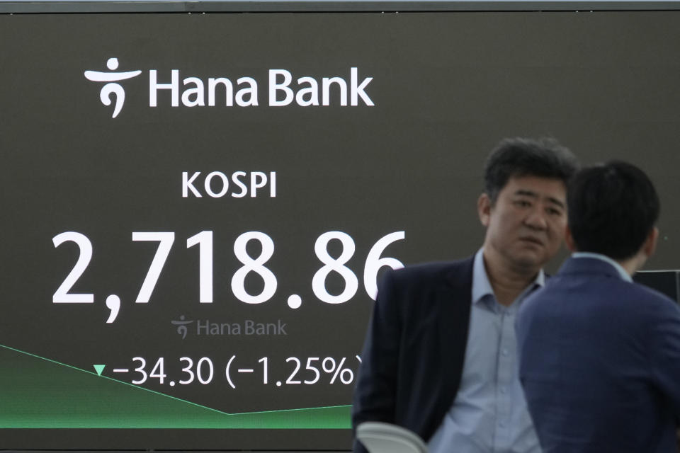 Currency traders work near the screen showing the Korea Composite Stock Price Index (KOSPI) at the foreign exchange dealing room of the KEB Hana Bank headquarters in Seoul, South Korea, Wednesday, April 3, 2024. Asian shares mostly declined Wednesday after Wall Street sank, hitting the brakes on what’s been a nearly unstoppable romp.(AP Photo/Ahn Young-joon)