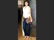 <b>Shilpa Shetty: </b> Envied for her gorgeous figure, Shilpa practices yoga and works out at the gym. She is also careful about her diet; she never snacks, chooses tea over aerated beverages, and makes sure she has her dinner a good 3 hours before bedtime. A believer in the miracles of water, she swears by the detoxifying powers of warm water.
