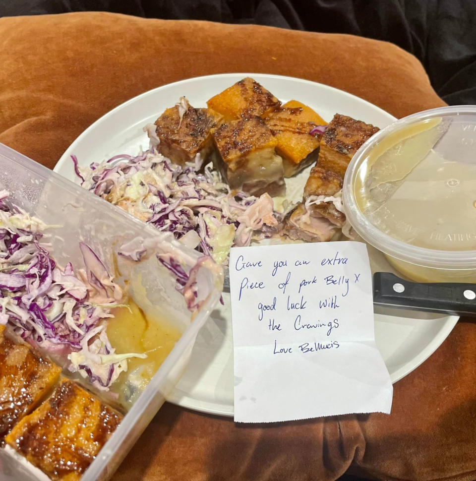 Pictured is the food and the note she received. 