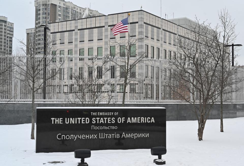 Devant l'ambassade des Etats-Unis à Kiev, le 24 janvier 2022. - Sergei Supinsky - AFP