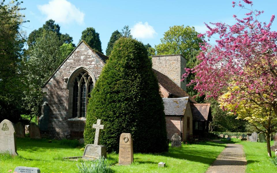 The churchyard at Holy Cross Church - Colin Underhill / Alamy Stock Photo