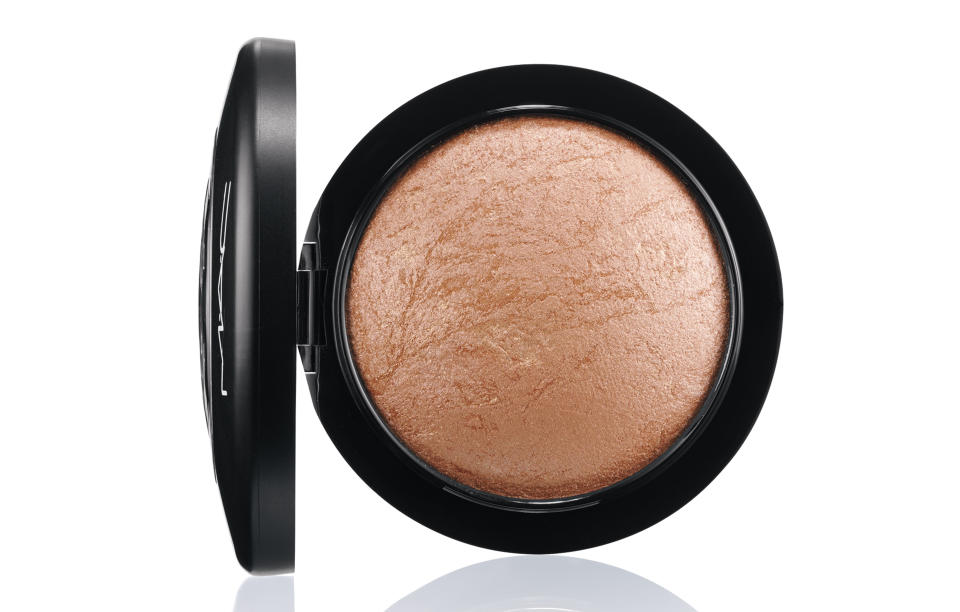 <p><a rel="nofollow noopener" href="http://www.maccosmetics.co.uk/product/13849/30735/products/makeup/face/powder/mineralize-skinfinish?gclid=EAIaIQobChMIseLYoYzX1gIVy7ftCh3cmwCQEAQYASABEgLRBPD_BwE&gclsrc=aw.ds&dclid=COHhra-M19YCFeik7QodVroM9A#/shade/Soft_%26_Gentle" target="_blank" data-ylk="slk:MAC, £24.50;elm:context_link;itc:0;sec:content-canvas" class="link "><em>MAC, £24.50</em></a> </p>