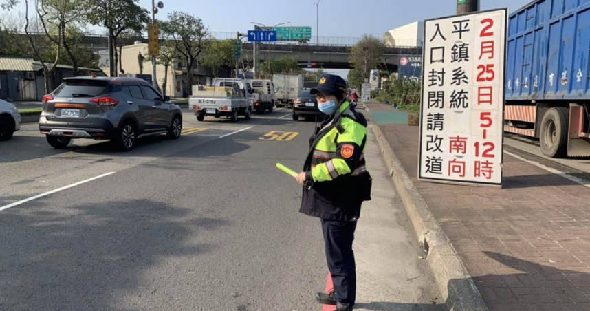 台66線快速道路匯入國一平鎮系統交流道南下匝道入口，2月25日5時起至12時止封閉，另外中壢（新屋）交流道也將在2月25日6時至12時實施高乘載管制。（翻攝照片／蔡明亘桃園傳真）