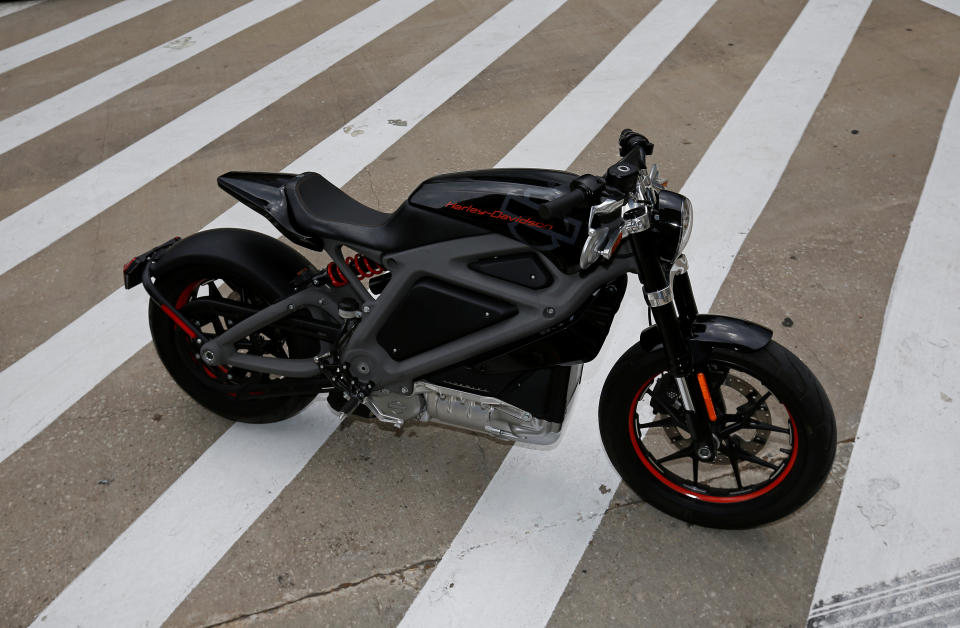Harley Davidson's first ever electric motorcycle "Project LiveWire" is seen in Chicago, Illinois, United States, June 25, 2015. Picture taken June 25, 2015. REUTERS/Jim Young  