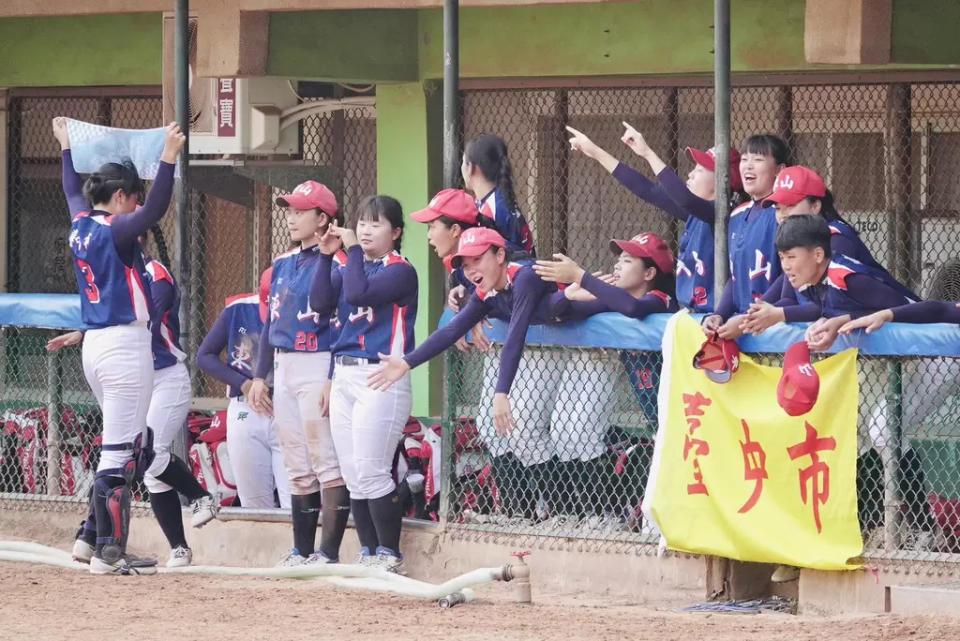 東山以7比2勝出拿下高中軟聯女子組首勝。大會提供