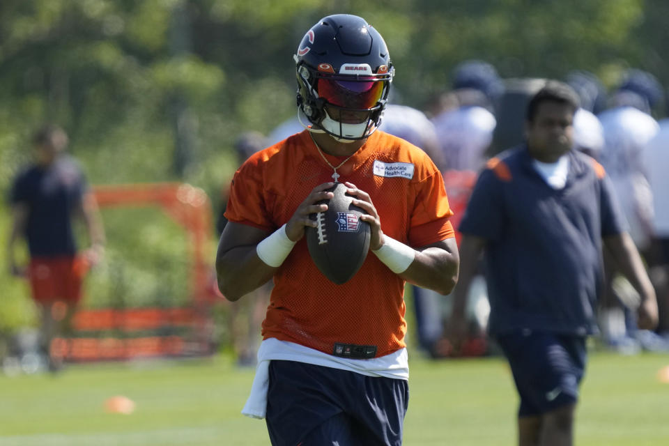 Chicago Bears quarterback Justin Fields works on the field at the NFL football team’s training camp in Lake Forest, Ill., Thursday, July 27, 2023. (AP Photo/Nam Y. Huh) ORG XMIT: ILNH103