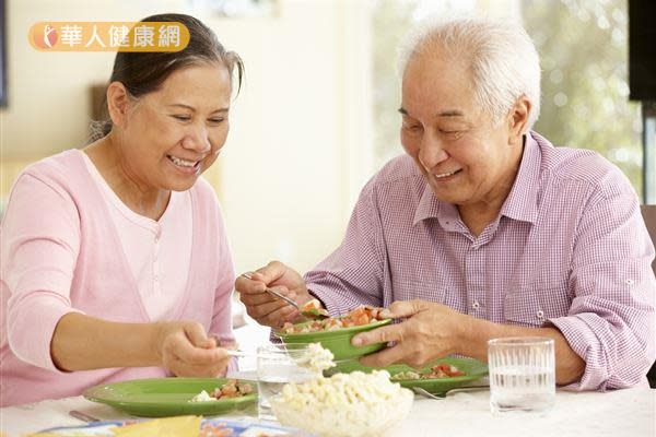 肝癌患者接受治療時易出現副作用，但只要適當地調整飲食內容和方式，也能降低不舒服感，更有信心對抗癌症。