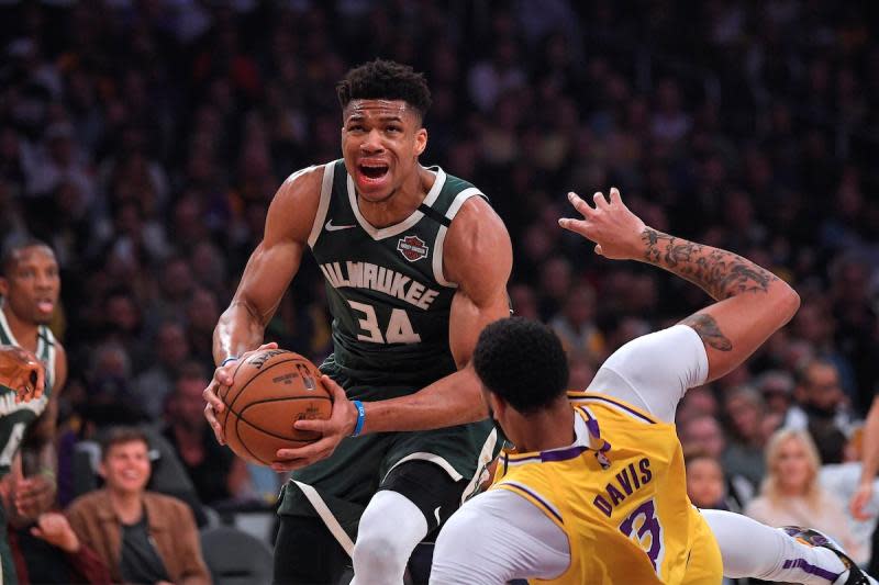 ▲公鹿當家球星「字母哥」Giannis Antetokounmpo面對熱火繳出本季首度「大三元」。（圖／美聯社／達志影像）