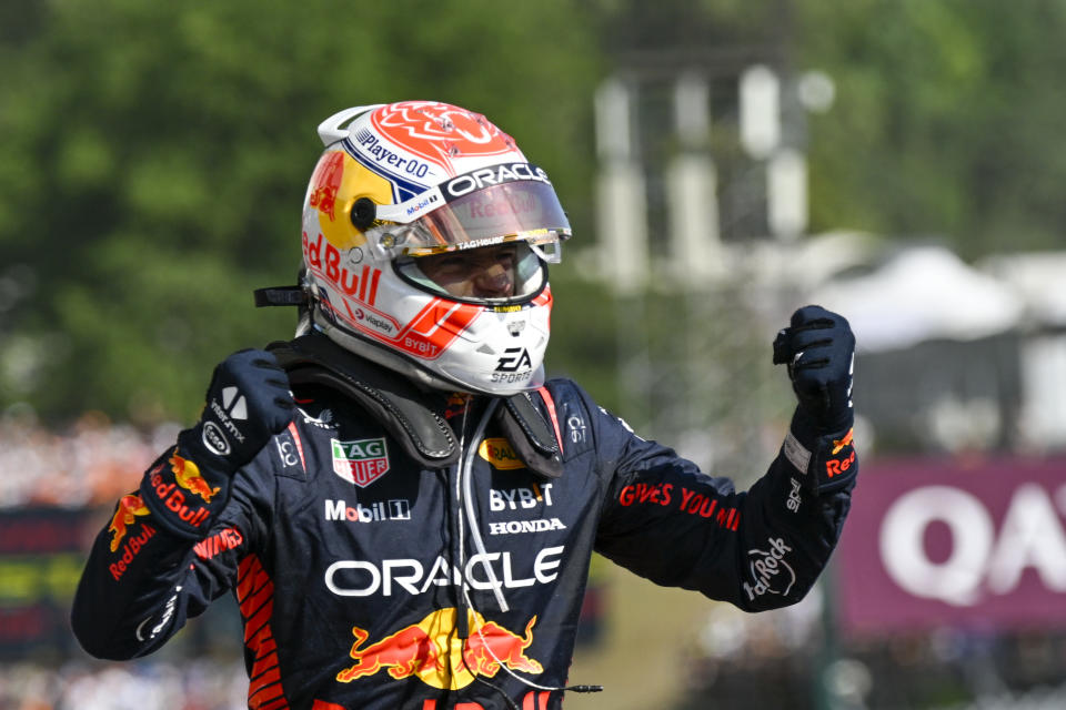 Max Verstappen del equipo Red Bull celebra tras ganar el Gran Premio de Hungría, el domingo 23 de julio de 2023, en Budapest. (AP Foto/Denes Erdos)