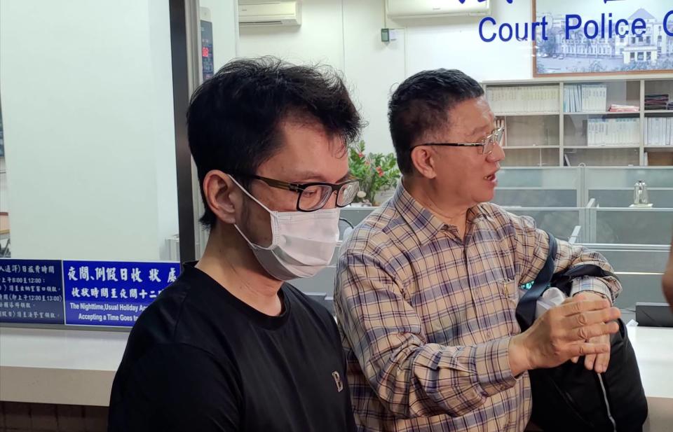 高雄津棧公司負責人李彥廷（左）涉嫌非法進口含蘇丹色素辣椒粉，今遭雄檢起訴。王吟芳攝