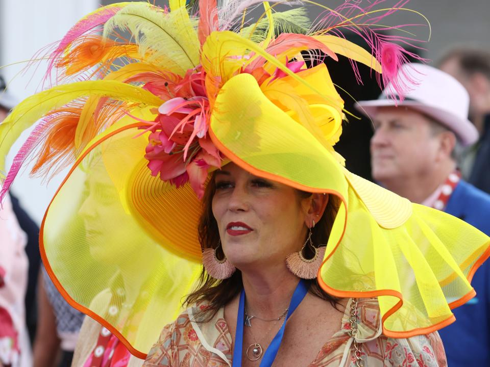 A draping yellow hat at the 2023 Kentucky Derby.