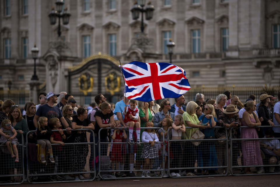 People gather outside Buckingham Palace in London, Sunday, Sept. 11, 2022. Queen Elizabeth II, Britain's longest-reigning monarch and a rock of stability across much of a turbulent century, died Thursday Sept. 8, 2022, after 70 years on the throne. She was 96. (AP Photo/Emilio Morenatti)